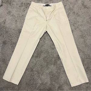 Banana Republic 32x30 Gavin Chino. Light tan khaki from Spring ‘11. Perfect 👌